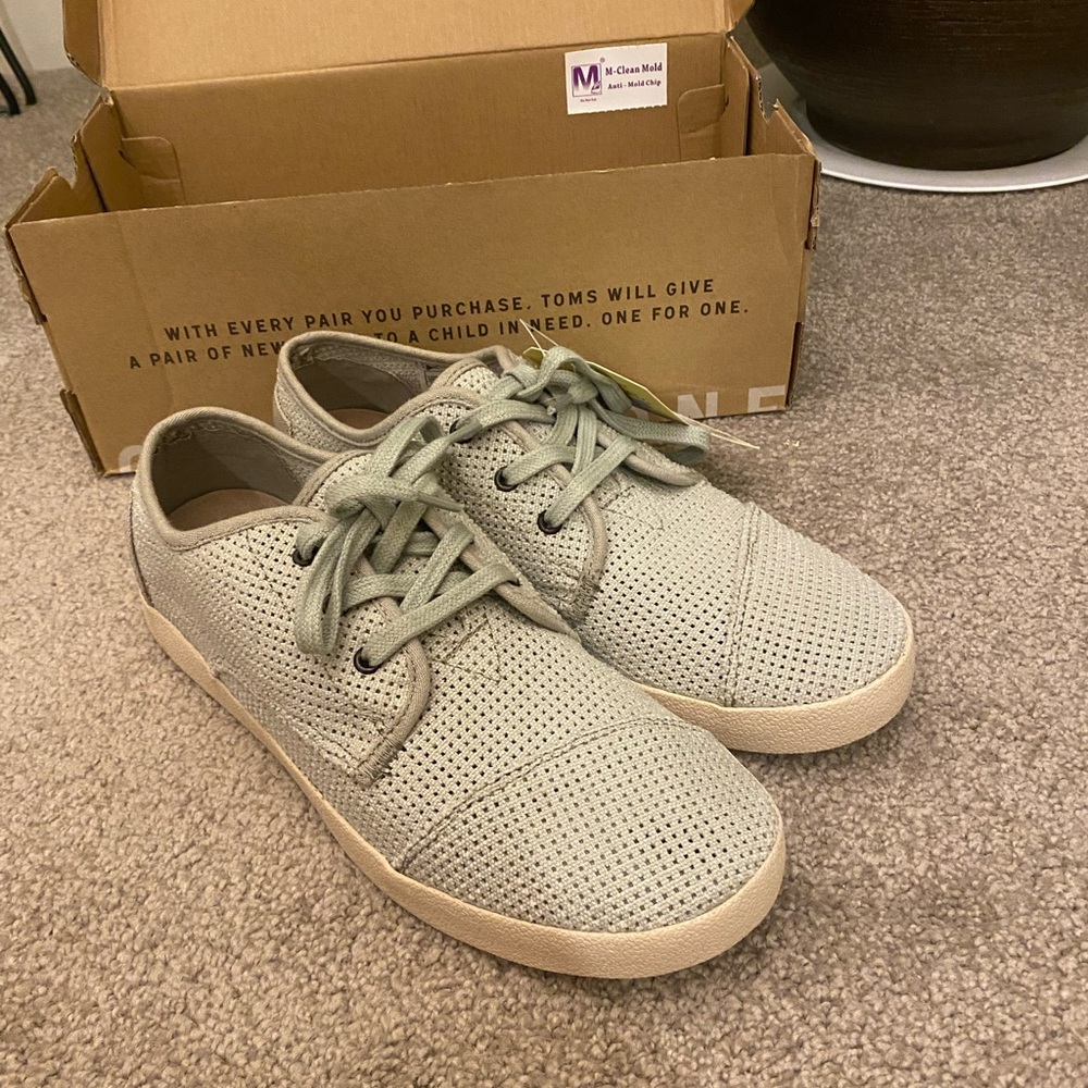 TOMS Women’s 8 - Light blue green shoes